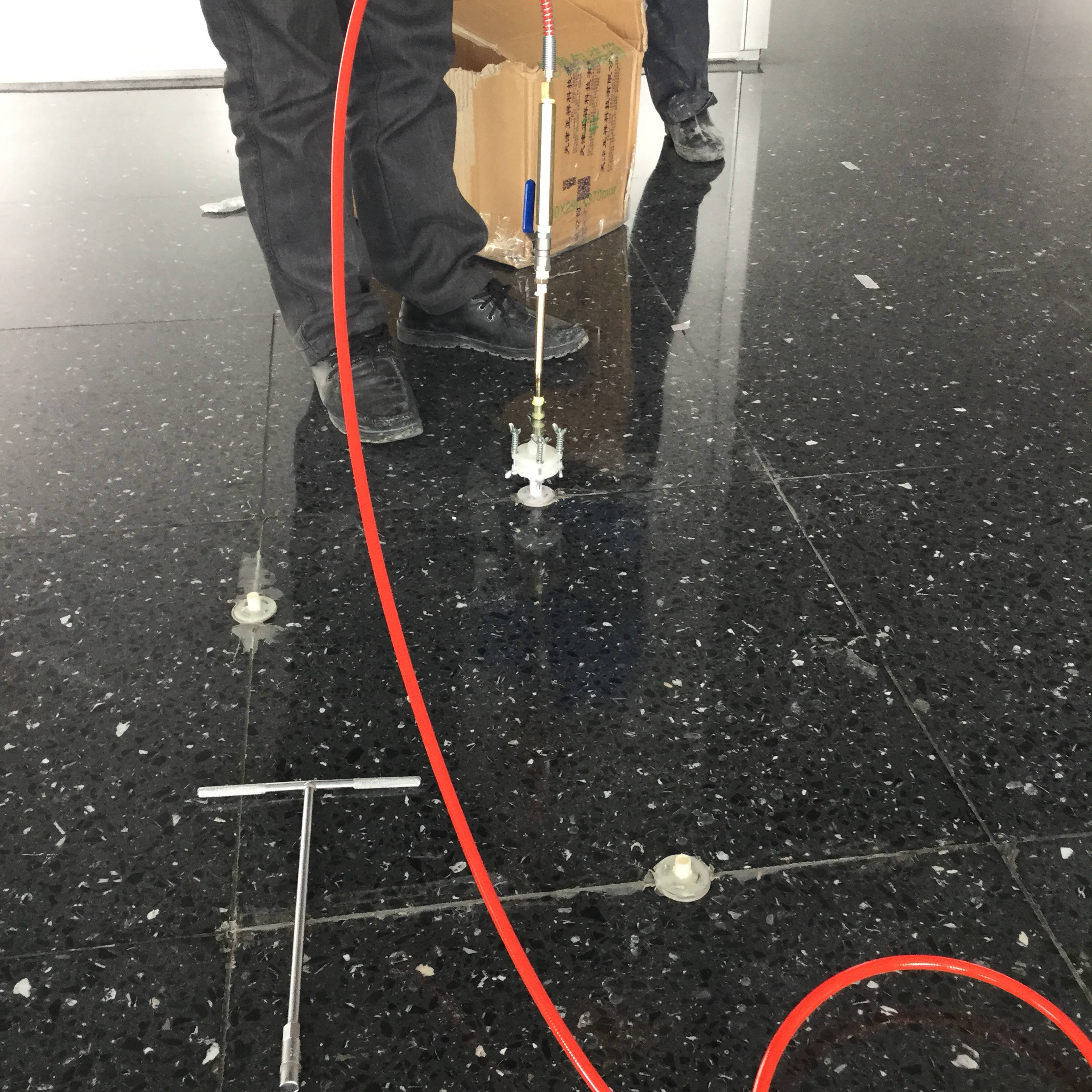 卫生间墙体瓷砖空鼓了怎么维修呢?(卫生间墙体瓷砖空鼓了怎么维修呢视频)