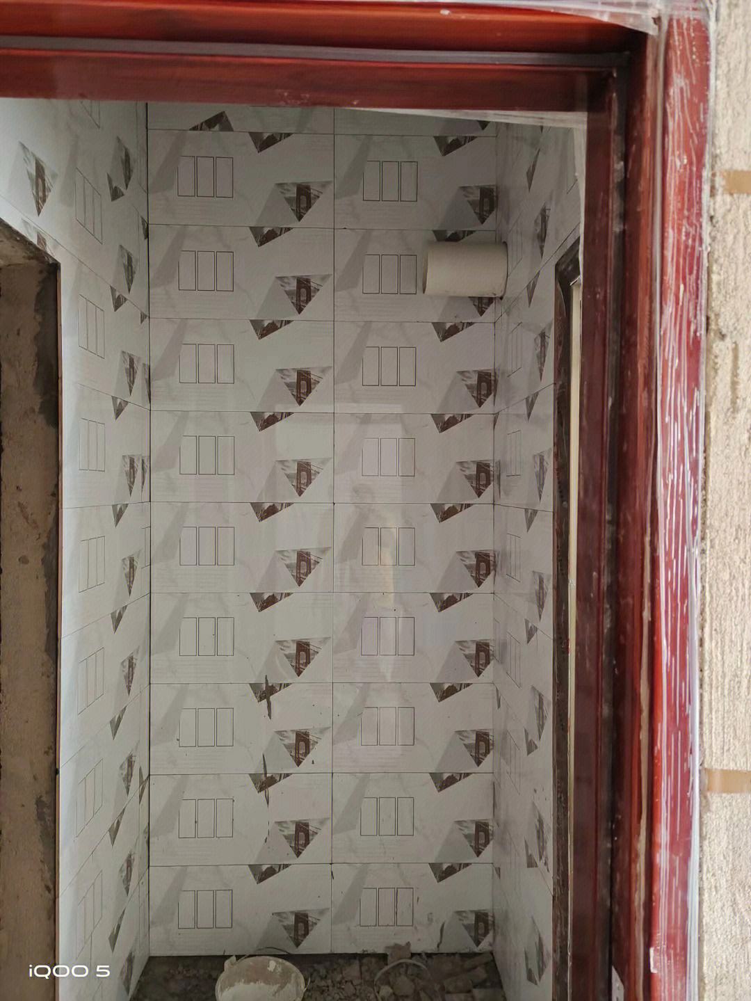 墙砖坏了一块怎么处理掉视频教程(墙面砖坏了一块怎么能补进一块新的)