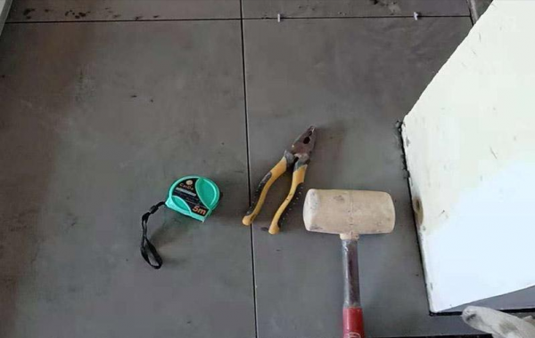 瓷砖脱落最简单修补方法视频大全图解(瓷砖脱落最简单修补方法视频大全图解图片)