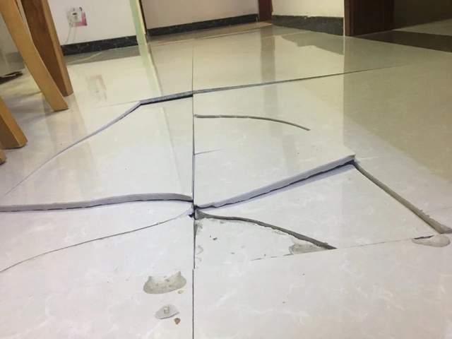 瓷砖贴不好多久会脱落(瓷砖贴不好多久会脱落掉)