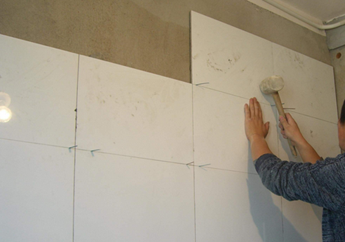 墙砖碎了一块怎么处理(墙砖碎了一块怎么处理好)