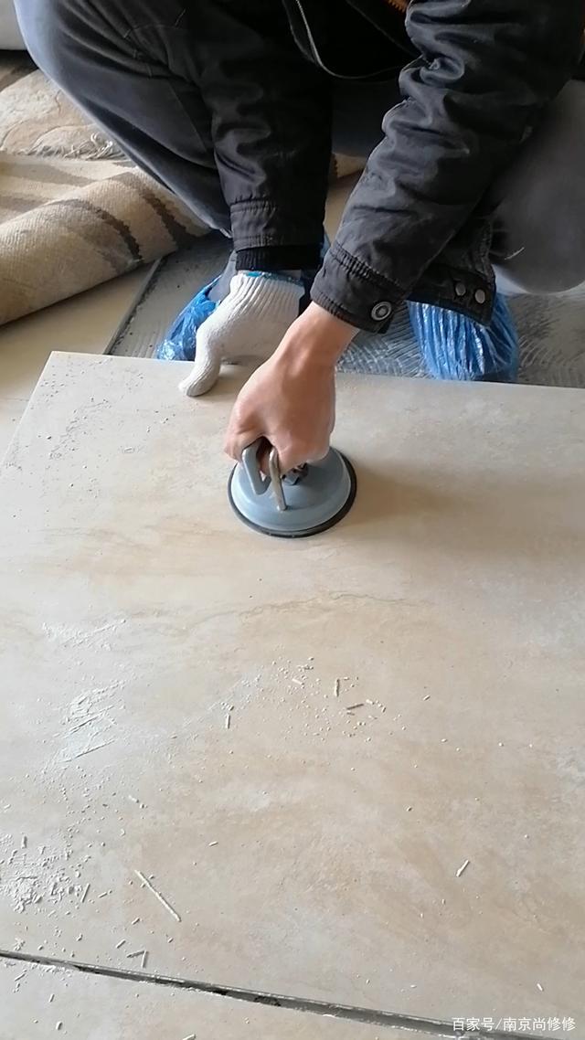 厨房墙砖空鼓的补救方法有哪些(装修厨房墙瓷砖空鼓什么原因导致)